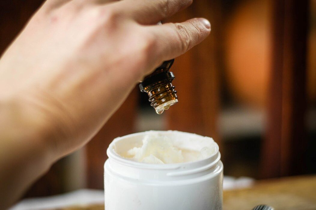 Do not immediately add essential oils to a large amount of cream - it is better to enrich one serving at a time. 
